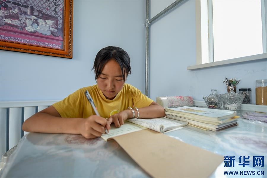 （特別的暑期生活·圖片故事）（9）草原女孩錫林花的暑期“歡樂時(shí)光”