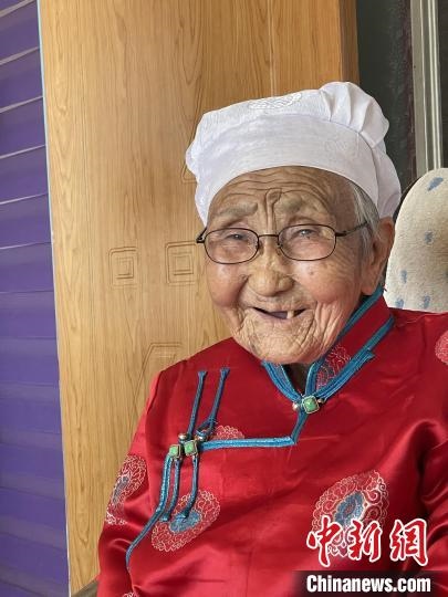 薩仁托婭拍攝的“草原母親”?！∷_仁托婭供圖