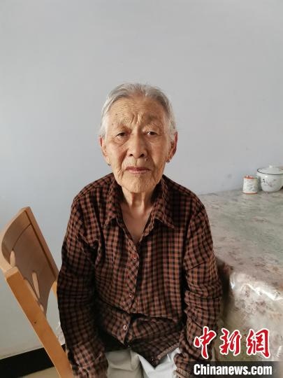 薩仁托婭拍攝的“草原母親”。　薩仁托婭供圖