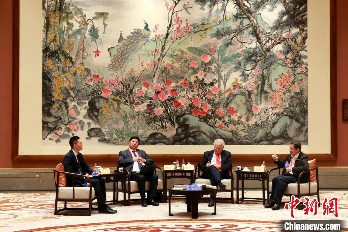 9月27日，尼山世界文明論壇在曲阜舉行，圖為該論壇的“高端訪(fǎng)談”活動(dòng)?！×籂?攝