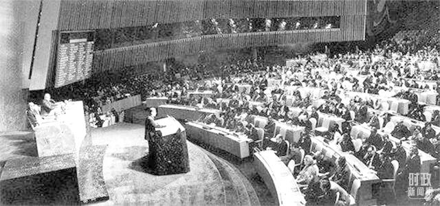 △1971年10月25日，第26屆聯(lián)合國(guó)大會(huì)現(xiàn)場(chǎng)。(資料圖)