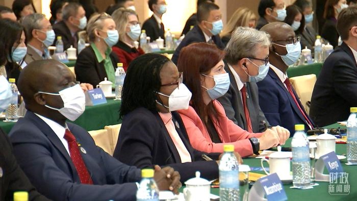 △紀(jì)念會(huì)議分會(huì)場(chǎng)的與會(huì)嘉賓。(總臺(tái)央視記者楊立峰拍攝)