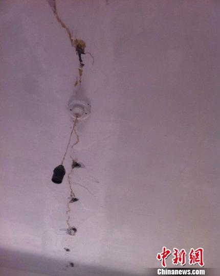 資料圖：房頂開裂。