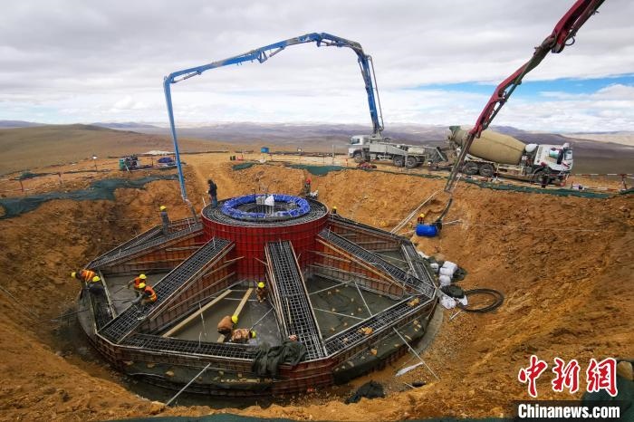 資料圖為該風(fēng)電場建設(shè)現(xiàn)場。　中國電建集團(tuán)成都勘測設(shè)計(jì)研究院有限公司 供圖