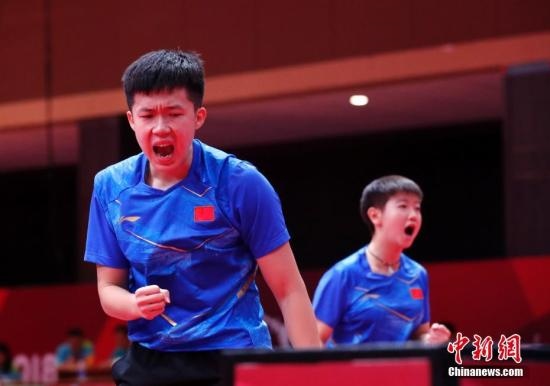 資料圖：雅加達(dá)亞運(yùn)會，王楚欽/孫穎莎奪得混雙冠軍。 <a target='_blank' href='/'>中新社</a>記者 劉關(guān)關(guān) 攝