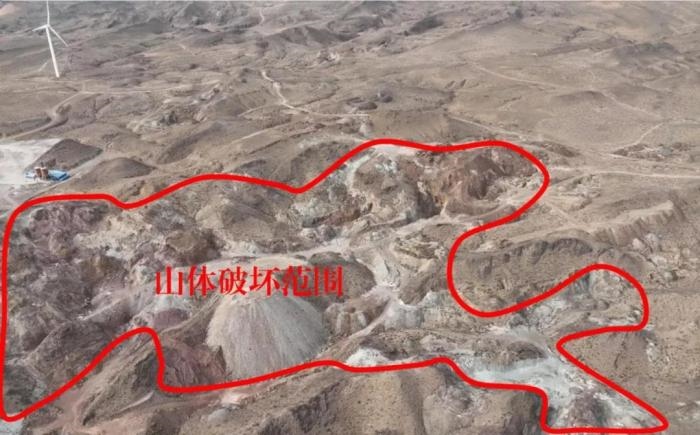  2021年12月12日，督察組使用無人機拍攝，中寧縣馬道梁北部歷史遺留礦山破壞山體面積達240余畝，現(xiàn)場滿目瘡痍、千瘡百孔