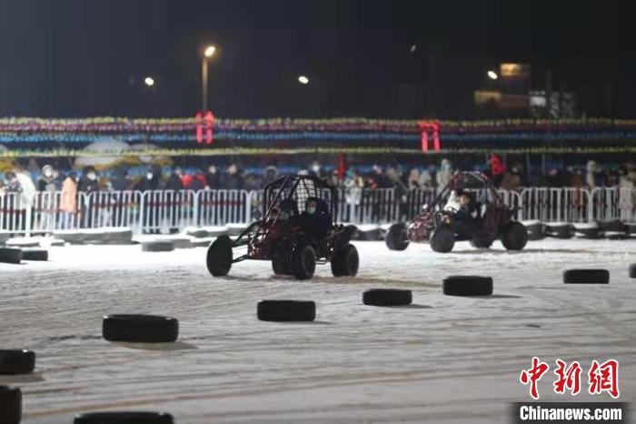 來吧，一起體驗雪地越野車的刺激吧?！∮诤Ｑ?攝