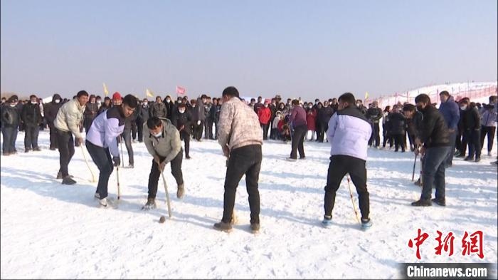 帕普孜球場，激烈角逐。　巴楚縣融媒體中心供圖
