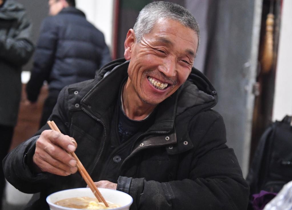 1月26日，山西省汾西縣段村村民蔡文明談起見到總書記的心情，激動又開心。新華社記者 柴婷 攝