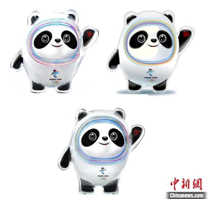 設計團隊將“冰絲帶”的形象引入大熊貓后逐漸成型。上方兩個形象還是外八字腳，下方形象為最終定稿?！⑵皆乒﹫D
