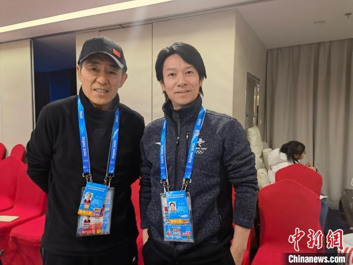 張文海與張藝謀的合影。　張文海 供圖