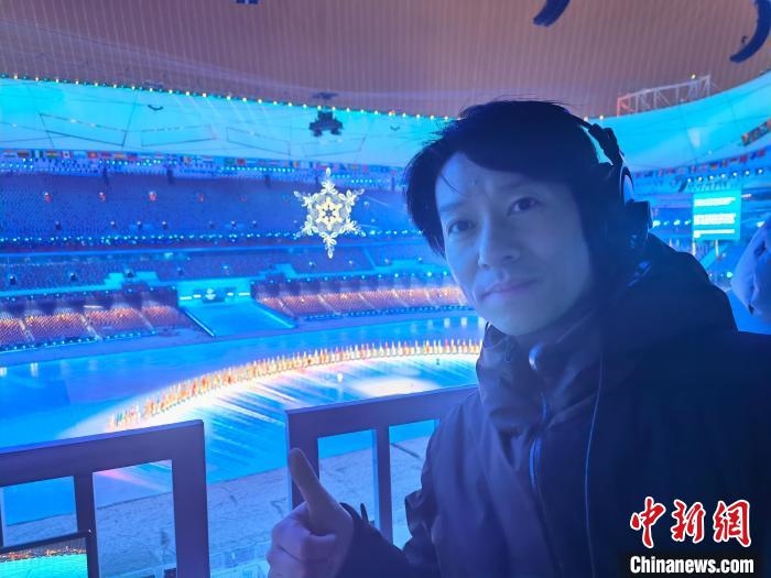 張文海在“鳥(niǎo)巢”內(nèi)。　張文海 供圖