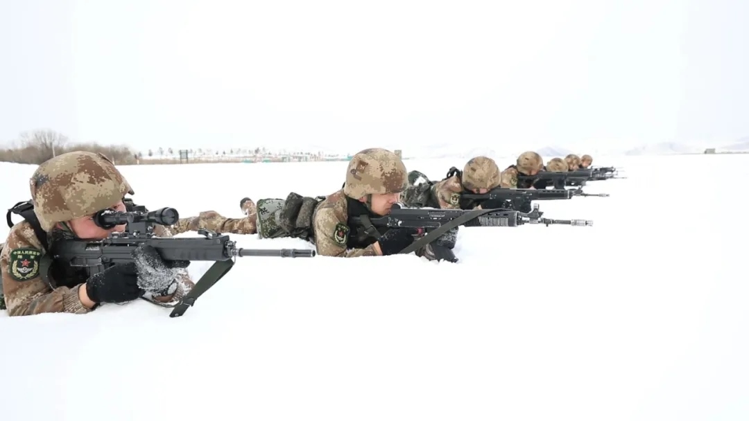 1613836616921288.jpg 在嚴(yán)寒中室外訓(xùn)練中的三角山官兵.webp.jpg