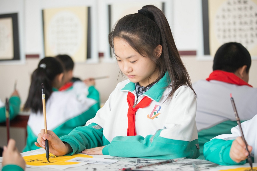 北重一小，學生正在書寫毛筆字 (2).jpg