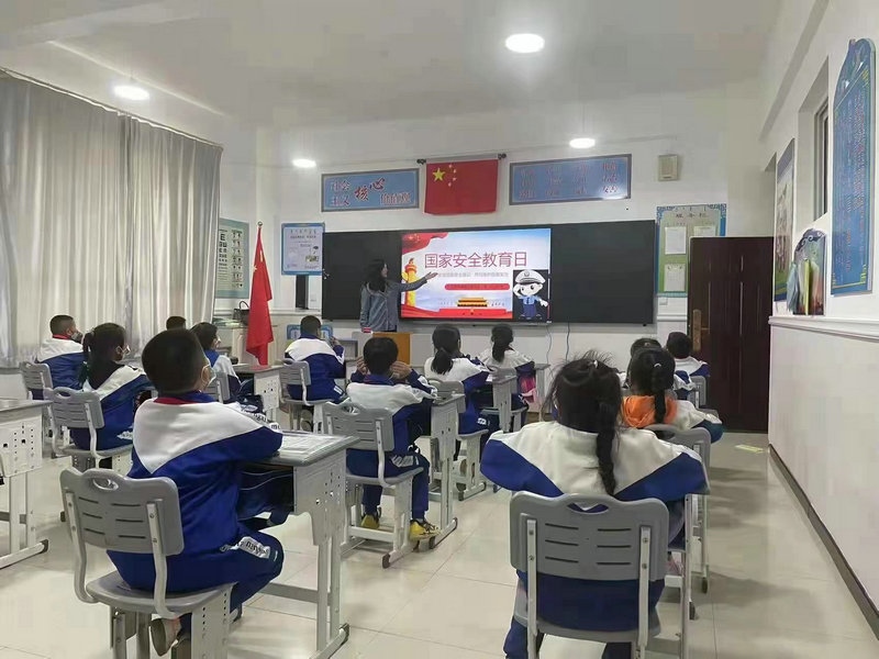 1650018334140249.jpg 阿拉善國(guó)家安全進(jìn)校園.jpg