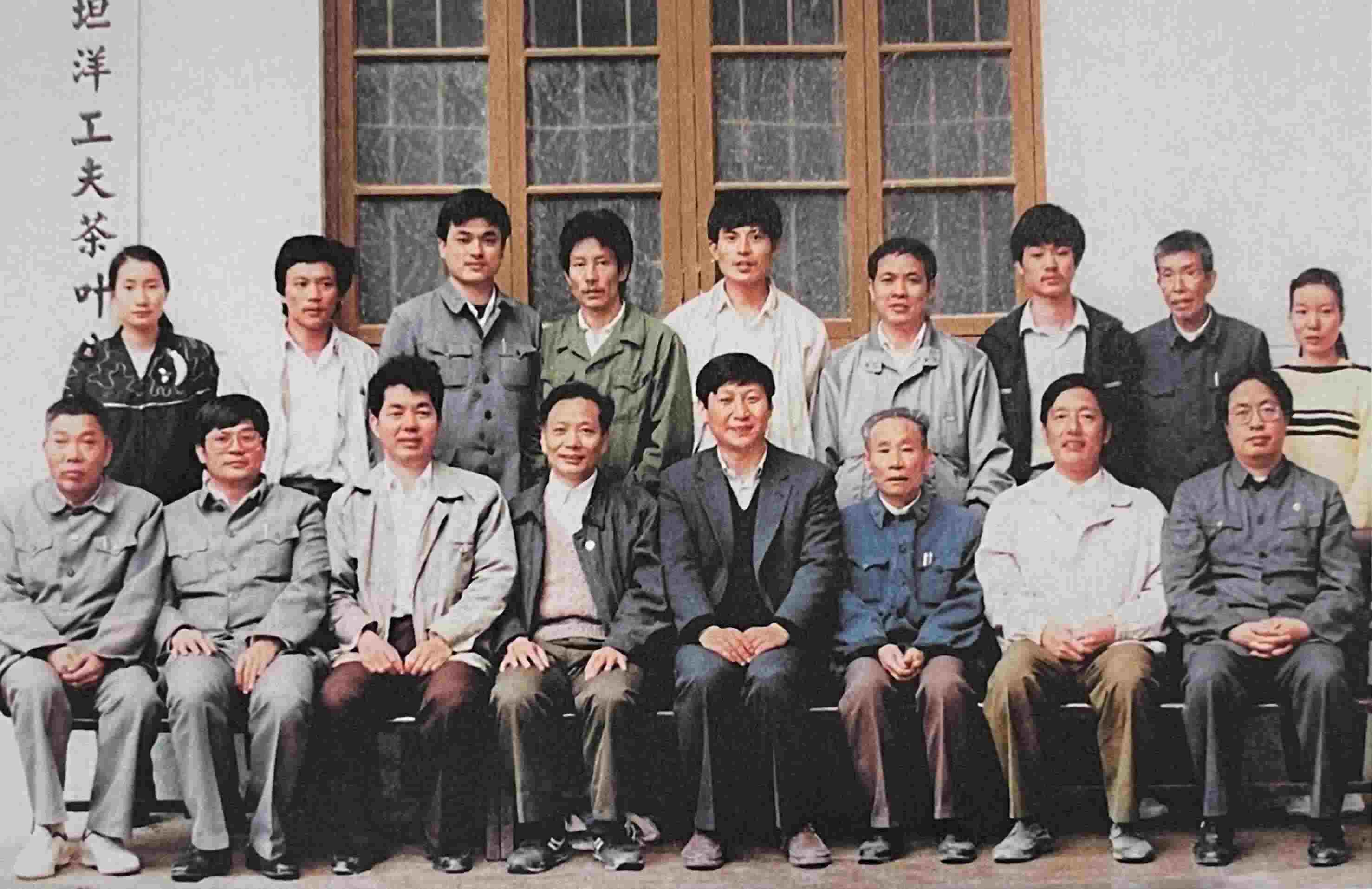 1990年5月，剛調(diào)任福州市委書記的習(xí)近平到寧德交接工作時(shí)，調(diào)研福安市社口鄉(xiāng)坦洋工夫茶葉公司。