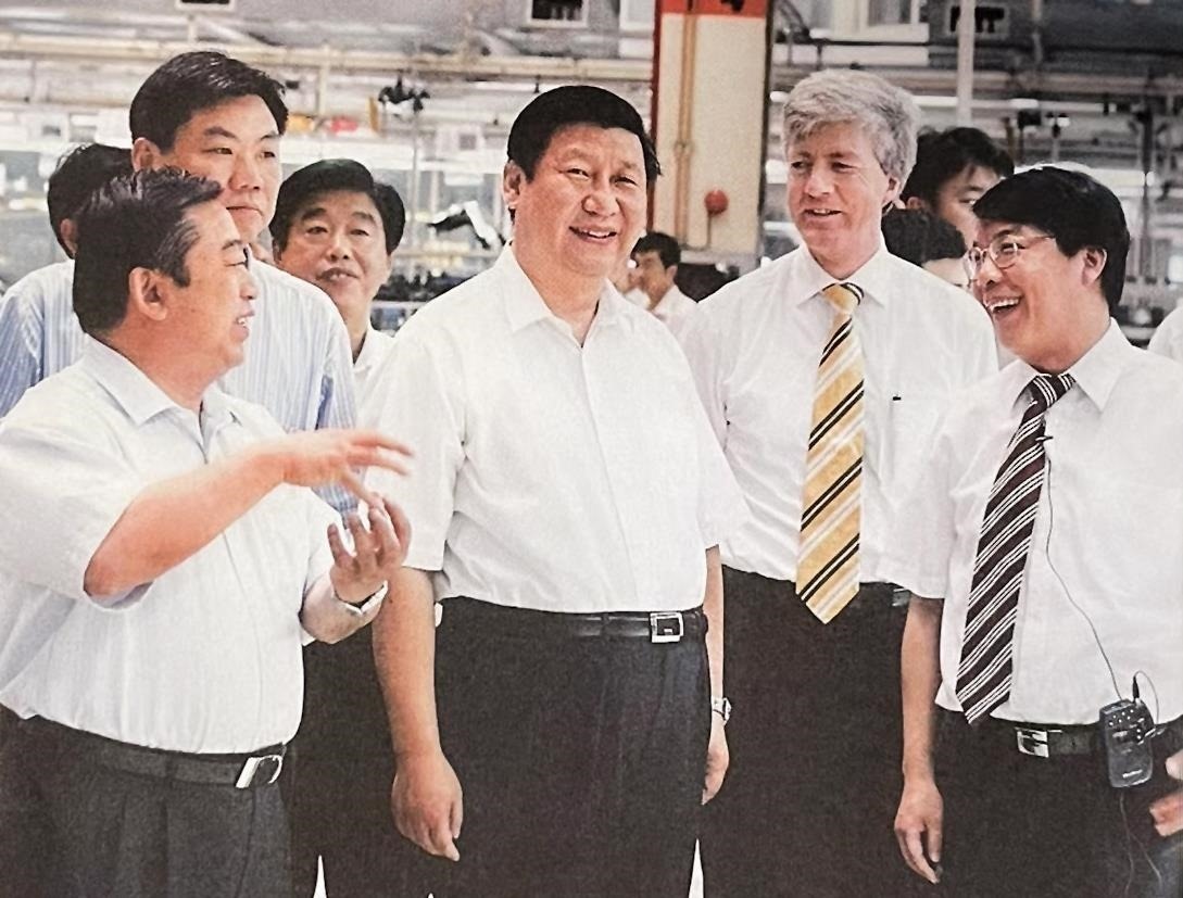 2007年7月，習(xí)近平調(diào)研上海大眾汽車有限公司。