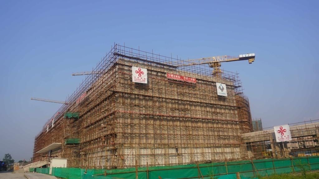 這是2023年5月23日在剛果（金）首都金沙薩拍攝的由中國(guó)援建的中部非洲文化藝術(shù)中心項(xiàng)目施工現(xiàn)場(chǎng)。