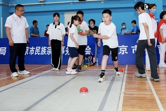 冰蹴球比賽場(chǎng)景。賽事主辦方供圖