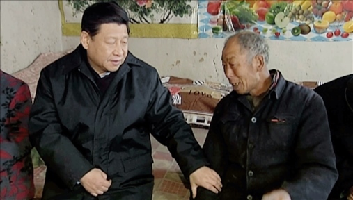△2012年12月30日，習近平總書記來到河北省阜平縣龍泉關鎮(zhèn)顧家臺村看望困難群眾。