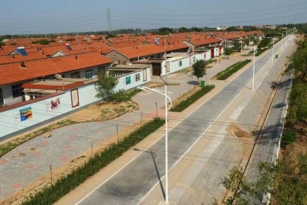 后仙莊村整治后道路整潔，住房整齊劃一