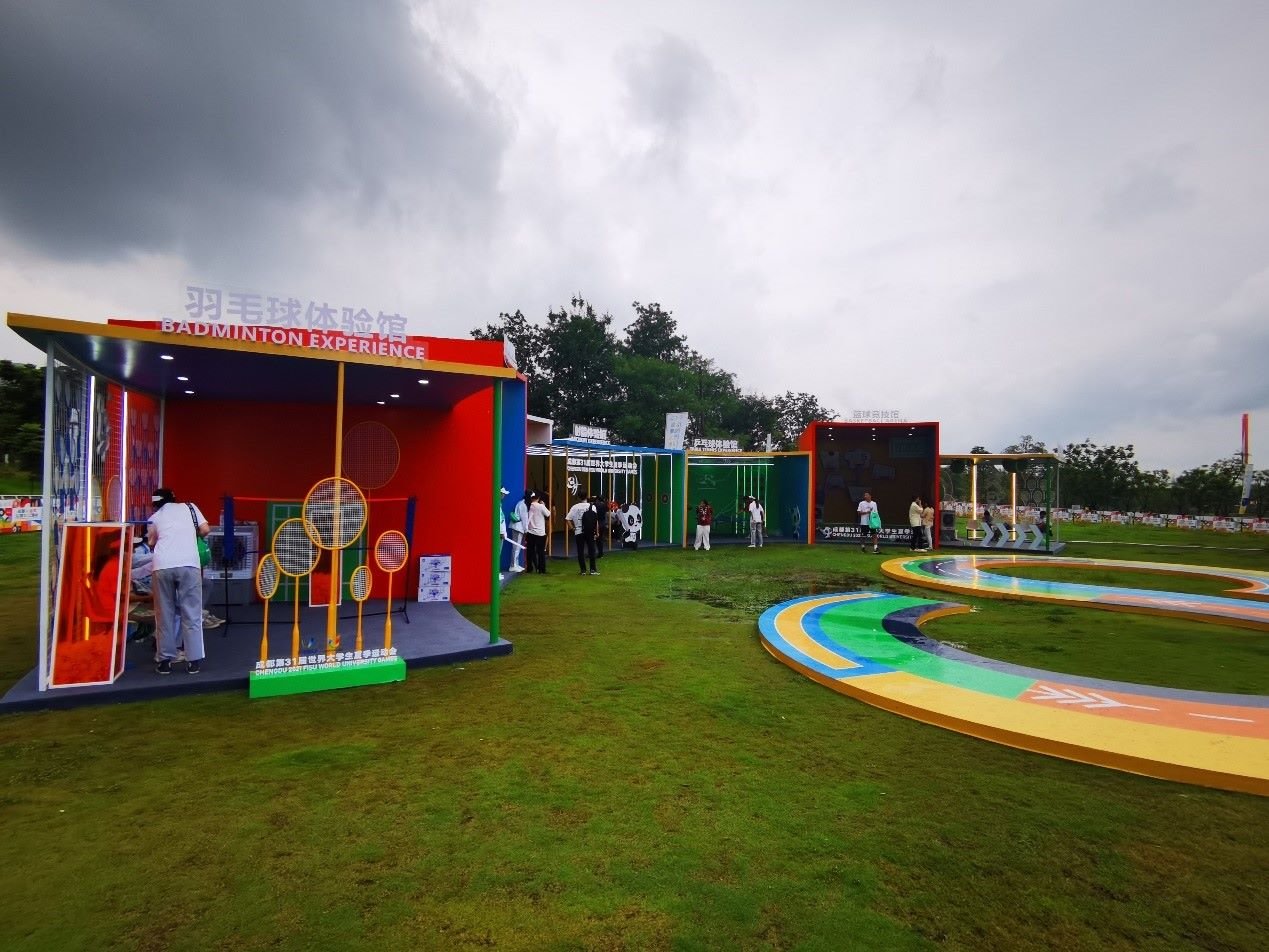 公園文化活動(dòng)內(nèi)各類體育項(xiàng)目體驗(yàn)區(qū)。 人民網(wǎng)記者 楊磊攝