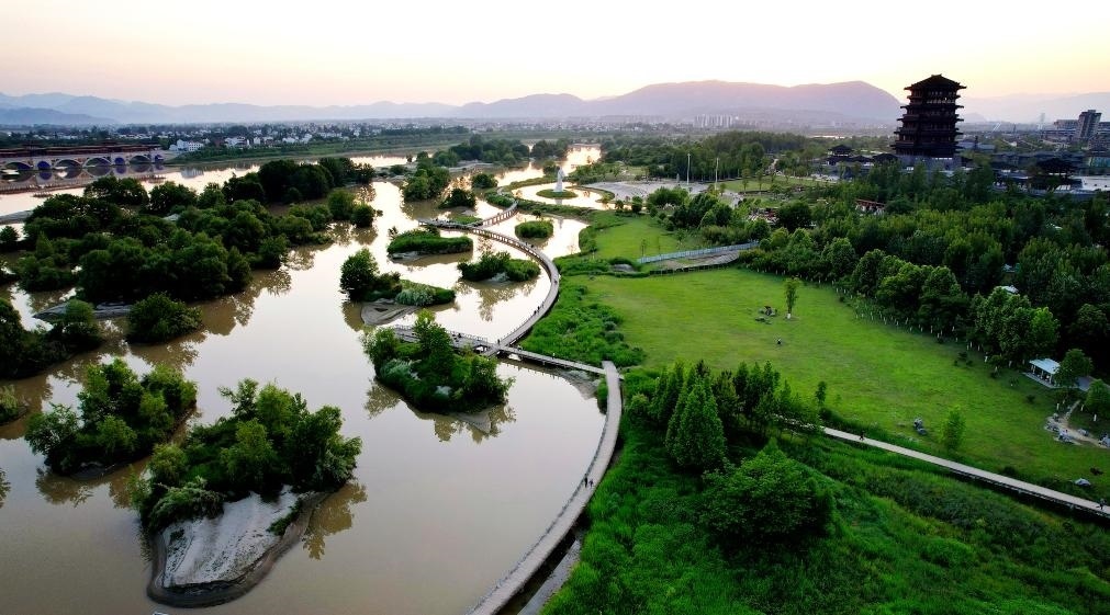 2022年5月16日拍攝的天漢濕地公園景色。新華社記者 邵瑞 攝