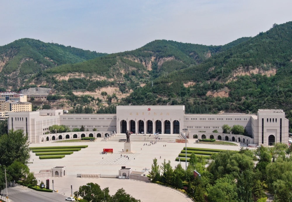 這是2023年6月27日拍攝的延安革命紀(jì)念館（無(wú)人機(jī)照片）。新華社記者 張博文 攝