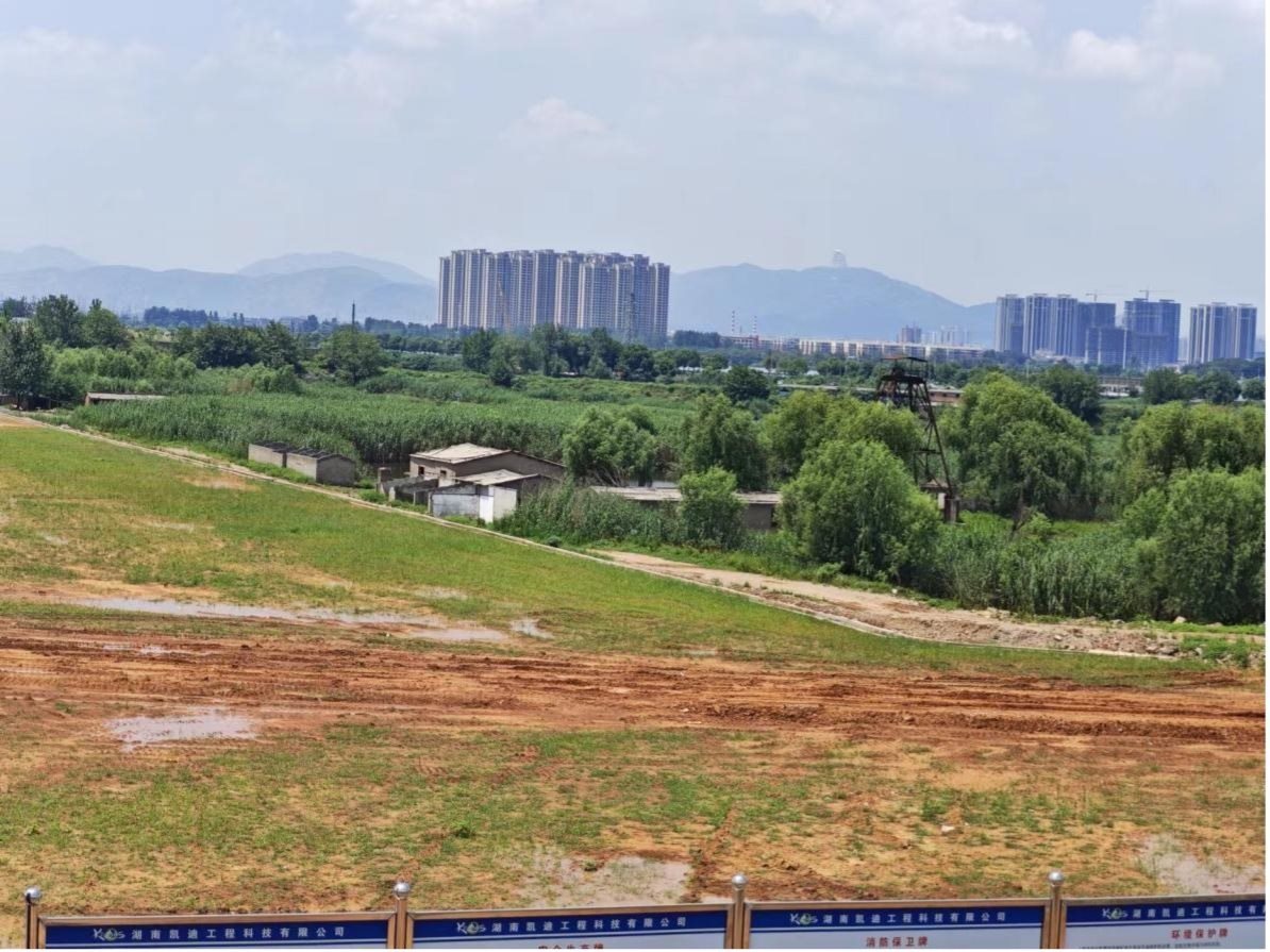 完全淹沒(méi)區(qū)（左）和部分淹沒(méi)區(qū)（右）分界。 人民網(wǎng)記者 黃鈺攝