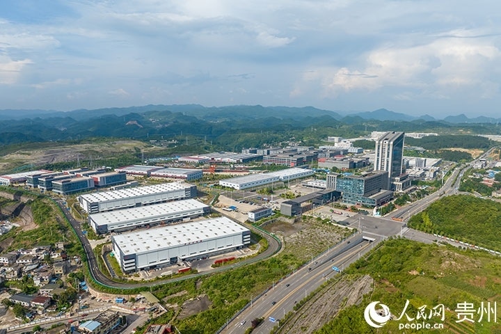 航拍貴陽綜保區(qū)。人民網(wǎng)記者 涂敏攝