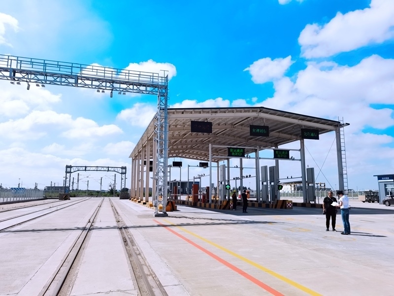 中歐班列（沈陽）集結(jié)中心貨運(yùn)通道。人民網(wǎng)記者 栗翹楚攝