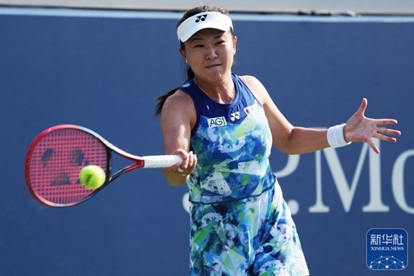 朱琳在比賽中回球。新華社記者 劉杰 攝