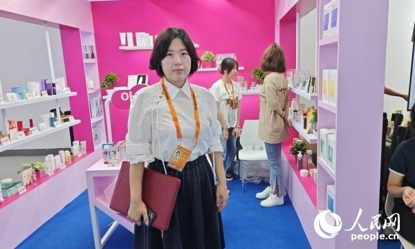 9月3日，韓國駐華大使館經(jīng)濟部參贊金至凰接受人民網(wǎng)記者采訪。人民網(wǎng)記者 趙雯博攝