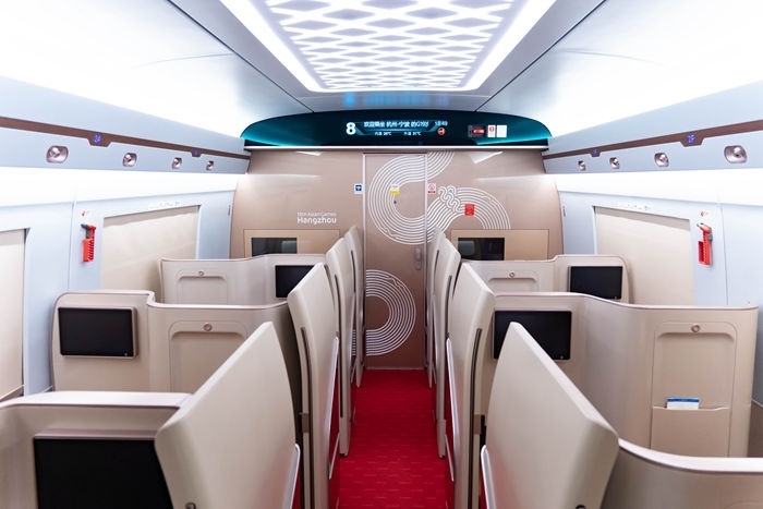 復(fù)興號(hào)亞運(yùn)智能動(dòng)車(chē)組列車(chē)。上海鐵路局融媒體中心供圖