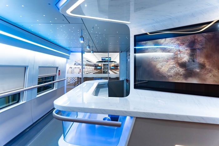 復(fù)興號(hào)亞運(yùn)智能動(dòng)車(chē)組列車(chē)車(chē)廂。上海鐵路局融媒體中心供圖