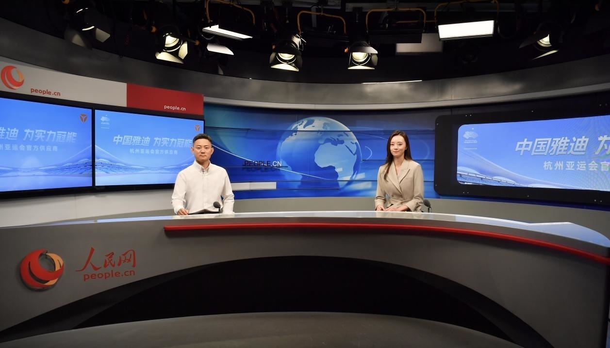 雅迪科技集團(tuán)全球營(yíng)銷與服務(wù)總裁王家中接受人民網(wǎng)記者采訪。人民網(wǎng)記者 于凱攝