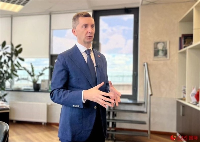 中白工業(yè)園開發(fā)公司第一副總經(jīng)理基里爾·卡羅杰耶夫接受人民網(wǎng)記者采訪。人民網(wǎng)記者 朱虹攝