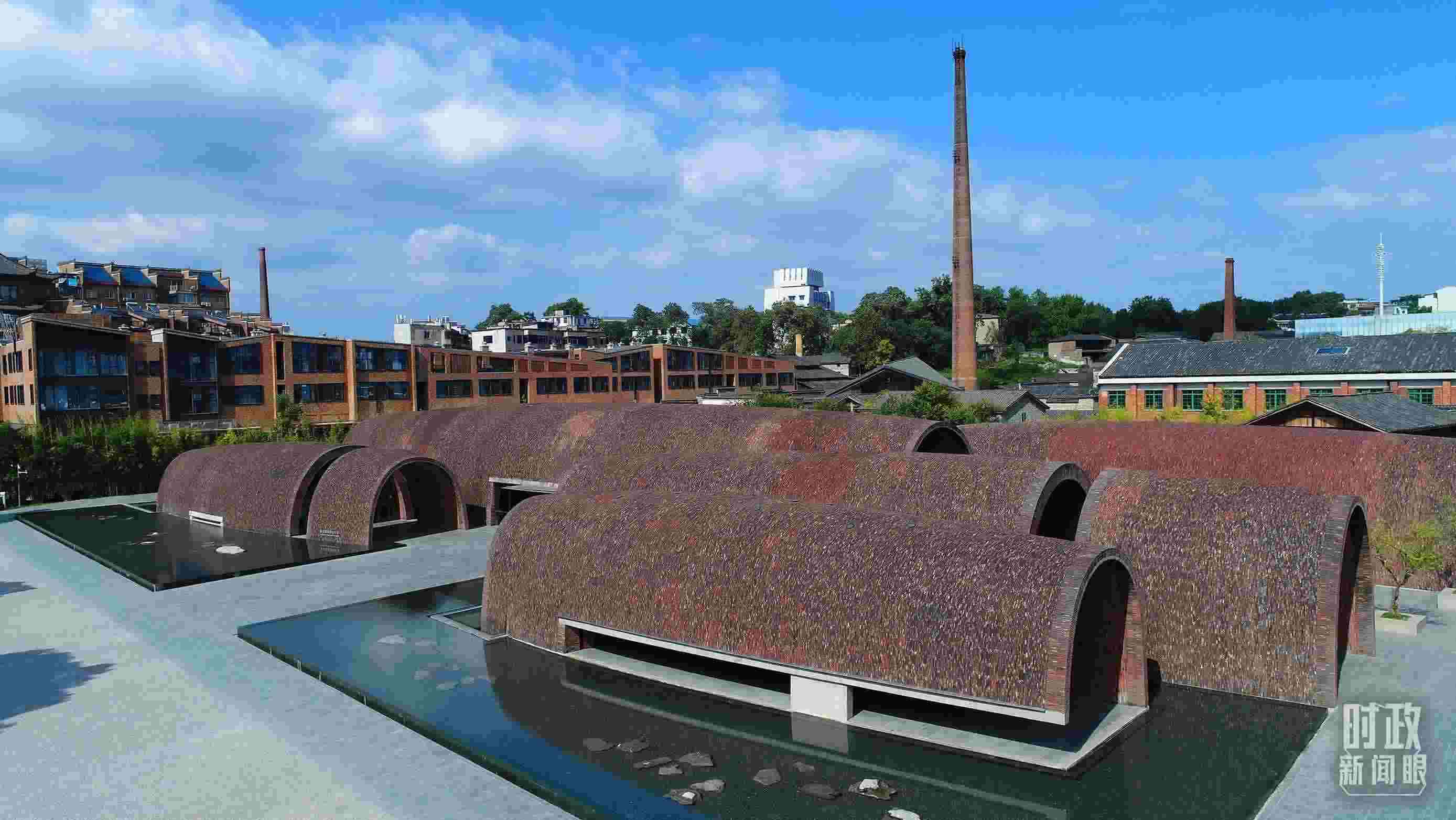 △街區(qū)內(nèi)的博物館，借鑒了景德鎮(zhèn)清代獨創(chuàng)的蛋形柴窯構(gòu)造特點。（總臺央視記者范凱拍攝）