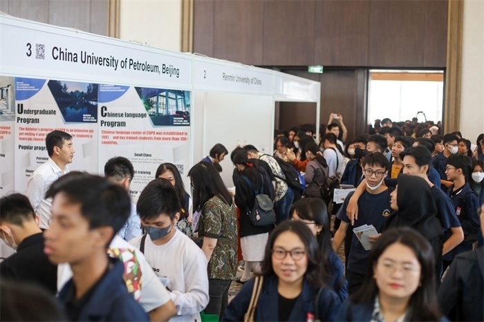 2023年印尼第七屆HSK中國留學(xué)就業(yè)展現(xiàn)場(chǎng)。印尼雅加達(dá)華文教育協(xié)調(diào)機(jī)構(gòu)供圖
