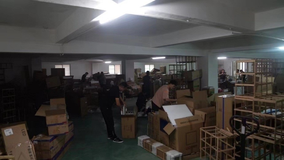 查處倉(cāng)庫(kù)現(xiàn)場(chǎng)。重慶市梁平區(qū)公安局供圖。