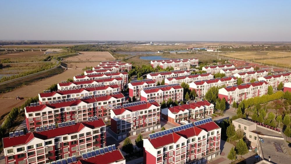 山東省東營(yíng)市墾利區(qū)楊廟社區(qū)（2021年10月17日攝，無人機(jī)照片）。新華社記者 郭緒雷 攝