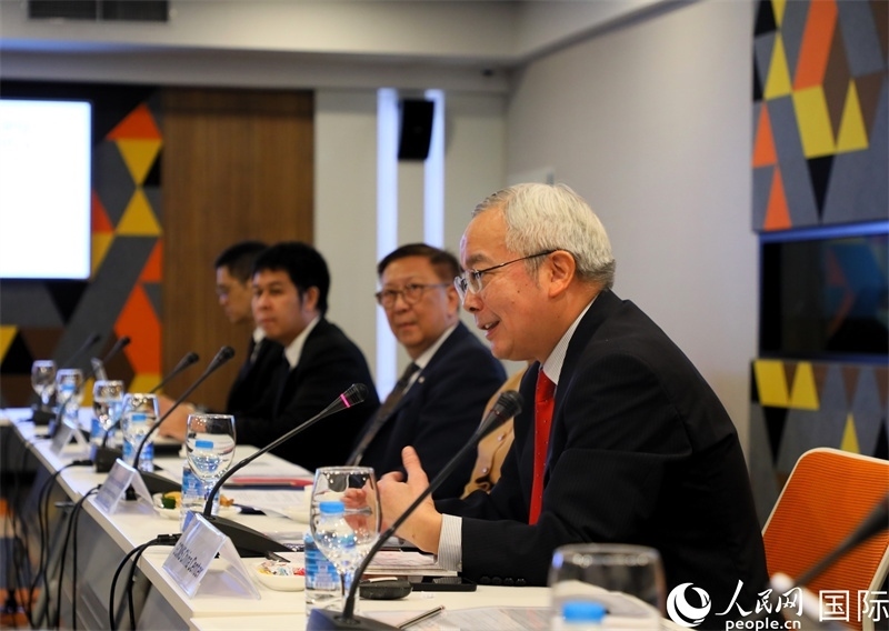 中國(guó)國(guó)際問題研究院副院長(zhǎng)榮鷹致開幕辭。人民網(wǎng)記者 白元琪攝