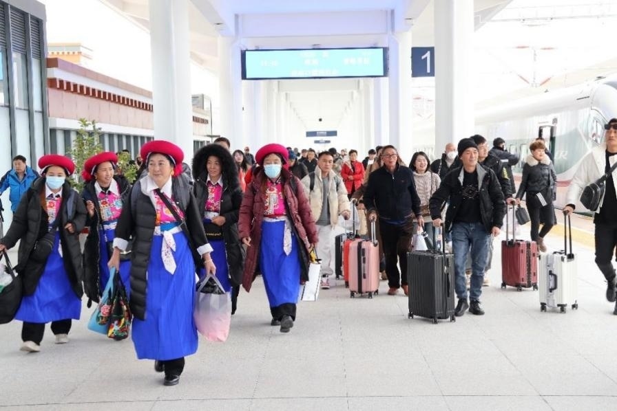 麗香鐵路開通滿月，累計(jì)發(fā)送旅客超18萬人次。受訪方供圖