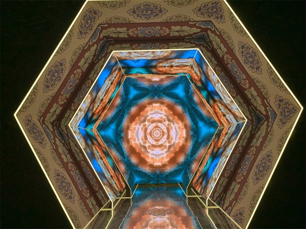 中國國家博物館“華彩萬象——石窟藝術(shù)沉浸體驗”現(xiàn)場。人民網(wǎng)記者 韋衍行攝