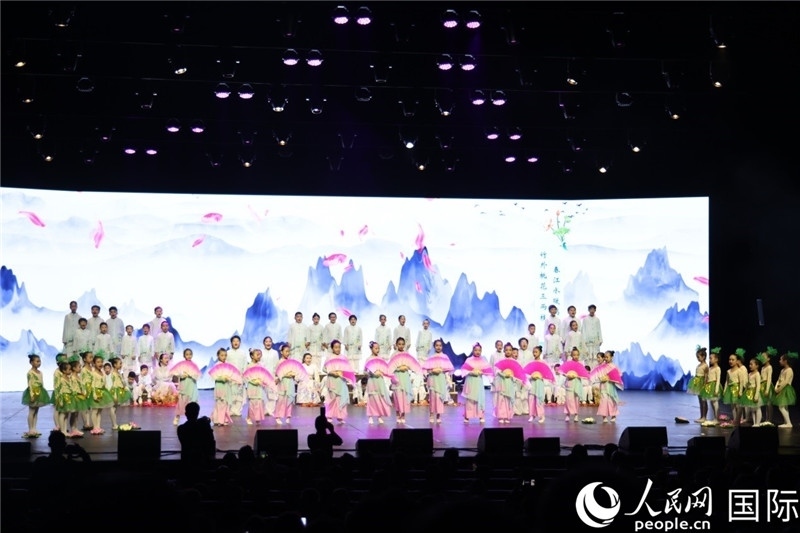 《四季詩韻》童聲詩朗誦表演。人民網(wǎng)記者 任皓宇攝