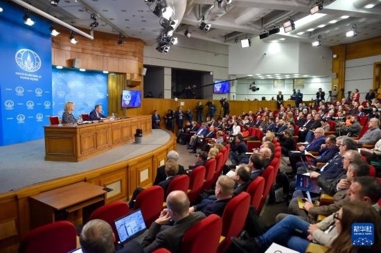 1月18日，在俄羅斯首都莫斯科，俄羅斯外長(zhǎng)拉夫羅夫回答記者提問(wèn)。新華社發(fā)（亞歷山大攝）