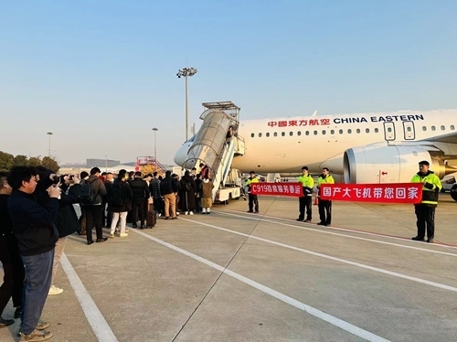 2024春運第一天，東航4架C919大飛機全部投入商業(yè)運營。東航供圖