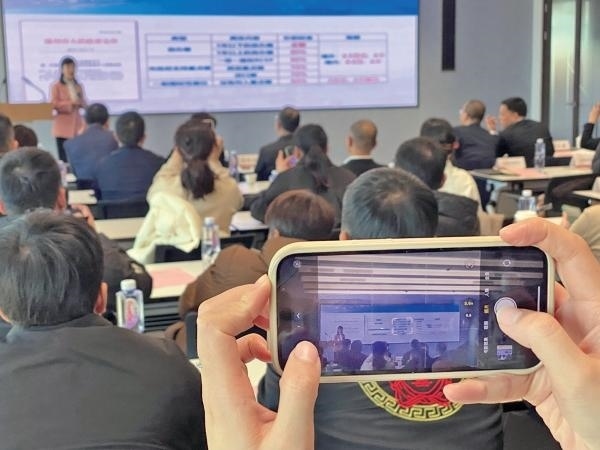 1月2日，“百團千企出海拓市場增訂單”行動啟動。蔣文廣 攝