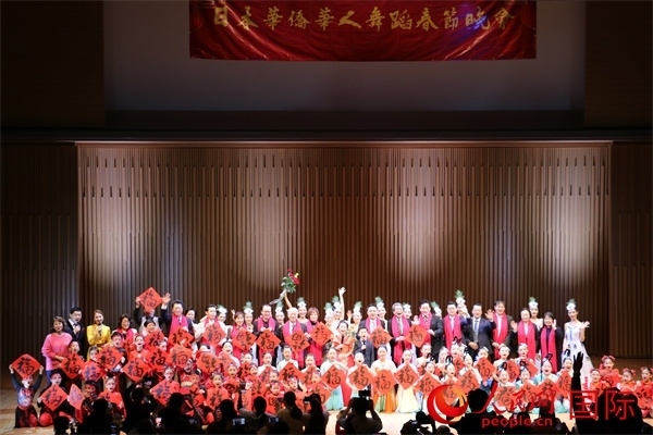 演職人員與嘉賓合影。人民網(wǎng) 許可攝