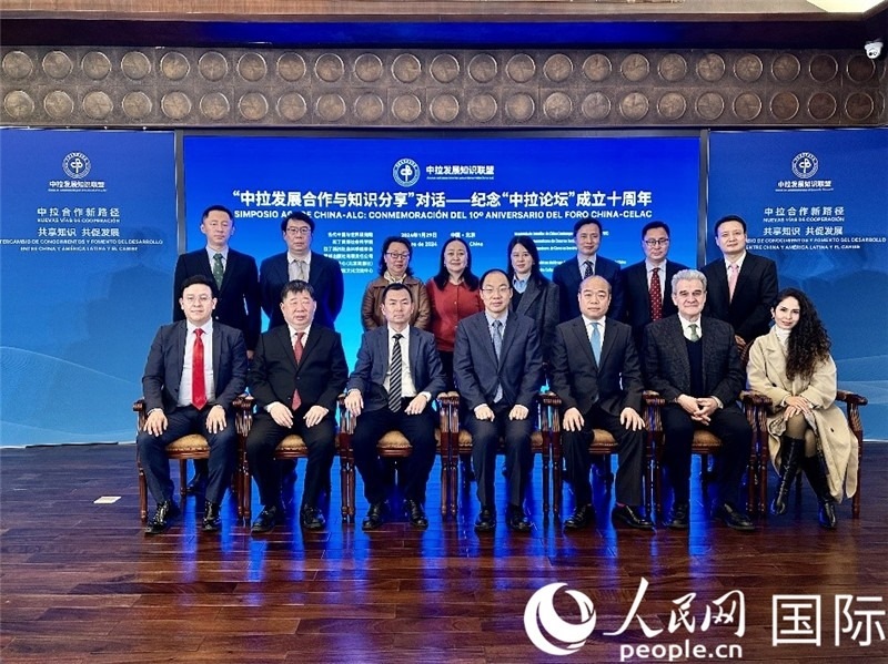 與會(huì)嘉賓合影留念。人民網(wǎng)記者 周雨攝